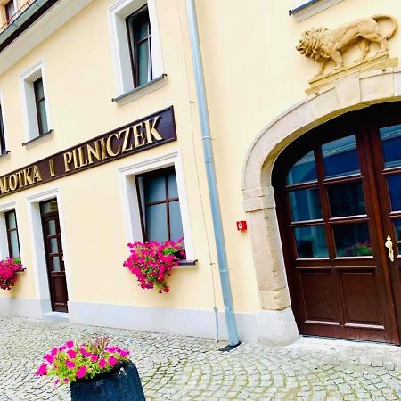 Apartament W Samym Sercu Miasta Z Darmowym Parkingiem Pod Zlotym Lwem -Hotel VI Klodzko Exterior photo