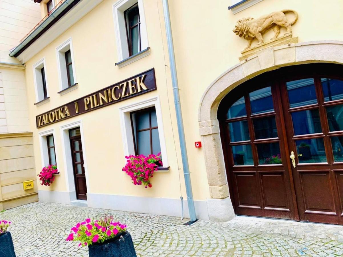 Apartament W Samym Sercu Miasta Z Darmowym Parkingiem Pod Zlotym Lwem -Hotel VI Klodzko Exterior photo